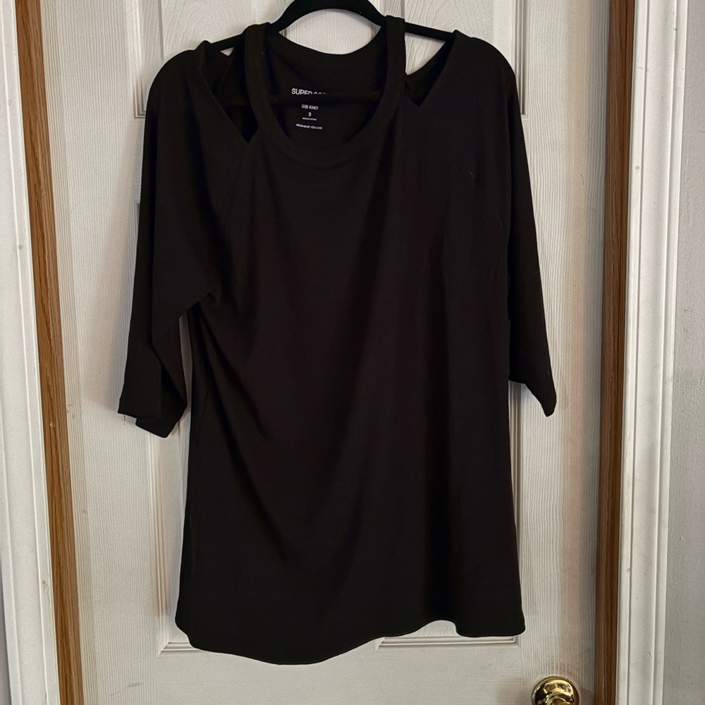 New without tags Torrid Black Cut Out 3/4 Sleeve cold shoulder T-Shirt